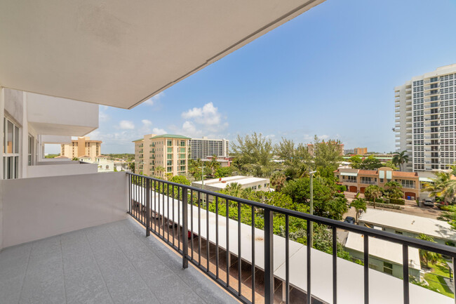 Building Photo - 405 N Ocean Blvd