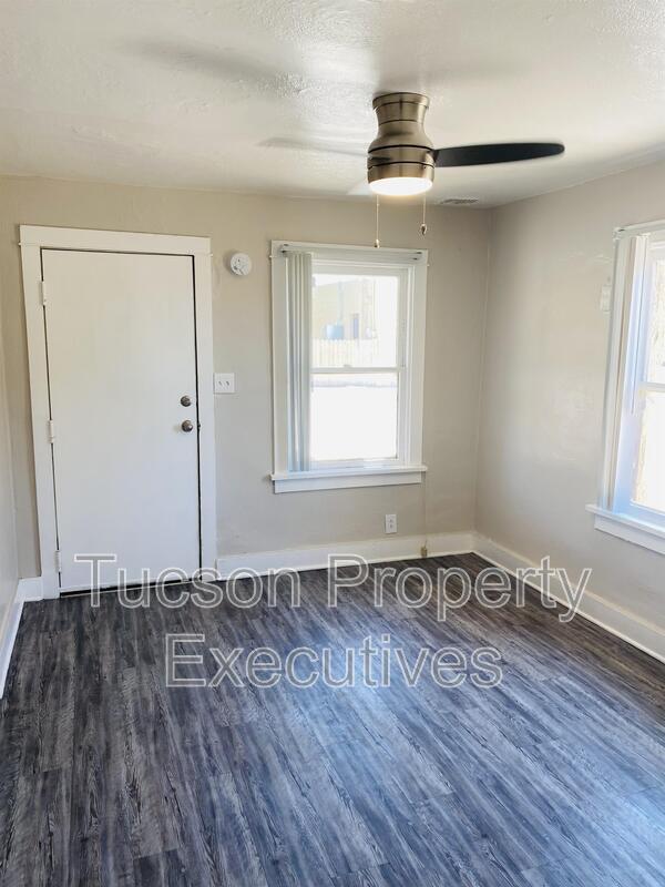 Building Photo - 2632 N Stone Ave