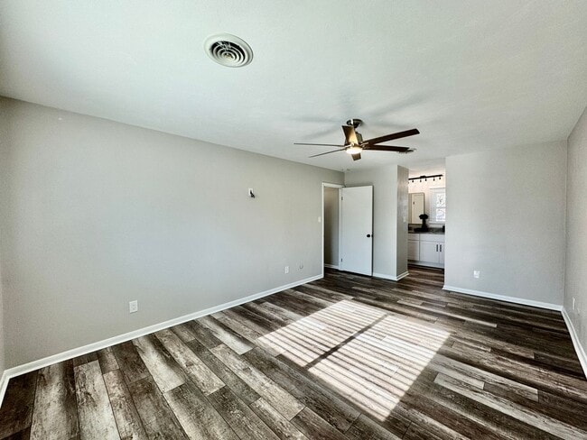 Building Photo - READY NOW!! Updated 5-Bedroom Home w/Fenced Backyard, Attached Garage  & Sunroom - Pet Friendly!