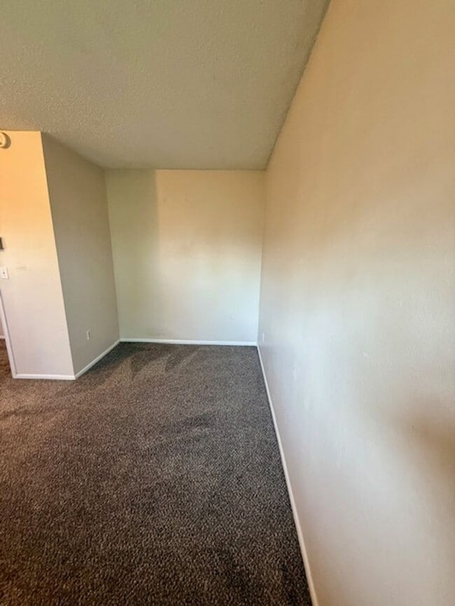 Building Photo - 3 Bedroom, 2 Bathroom Duplex- 5 minute walk from MSU - Flexible Lease Terms - 6 Months, 9 Months ...