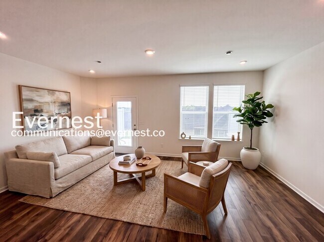 Building Photo - 3 Bed/2.5 Bath Townhome with Garage / Pet-Friendly / Available Now!