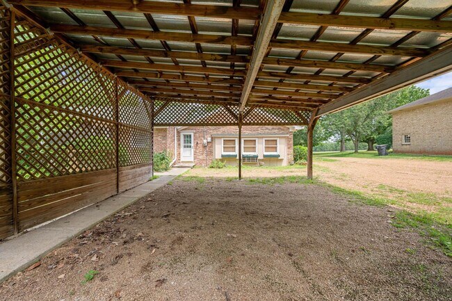Building Photo - Beautiful Brick Ranch Home in Franklin