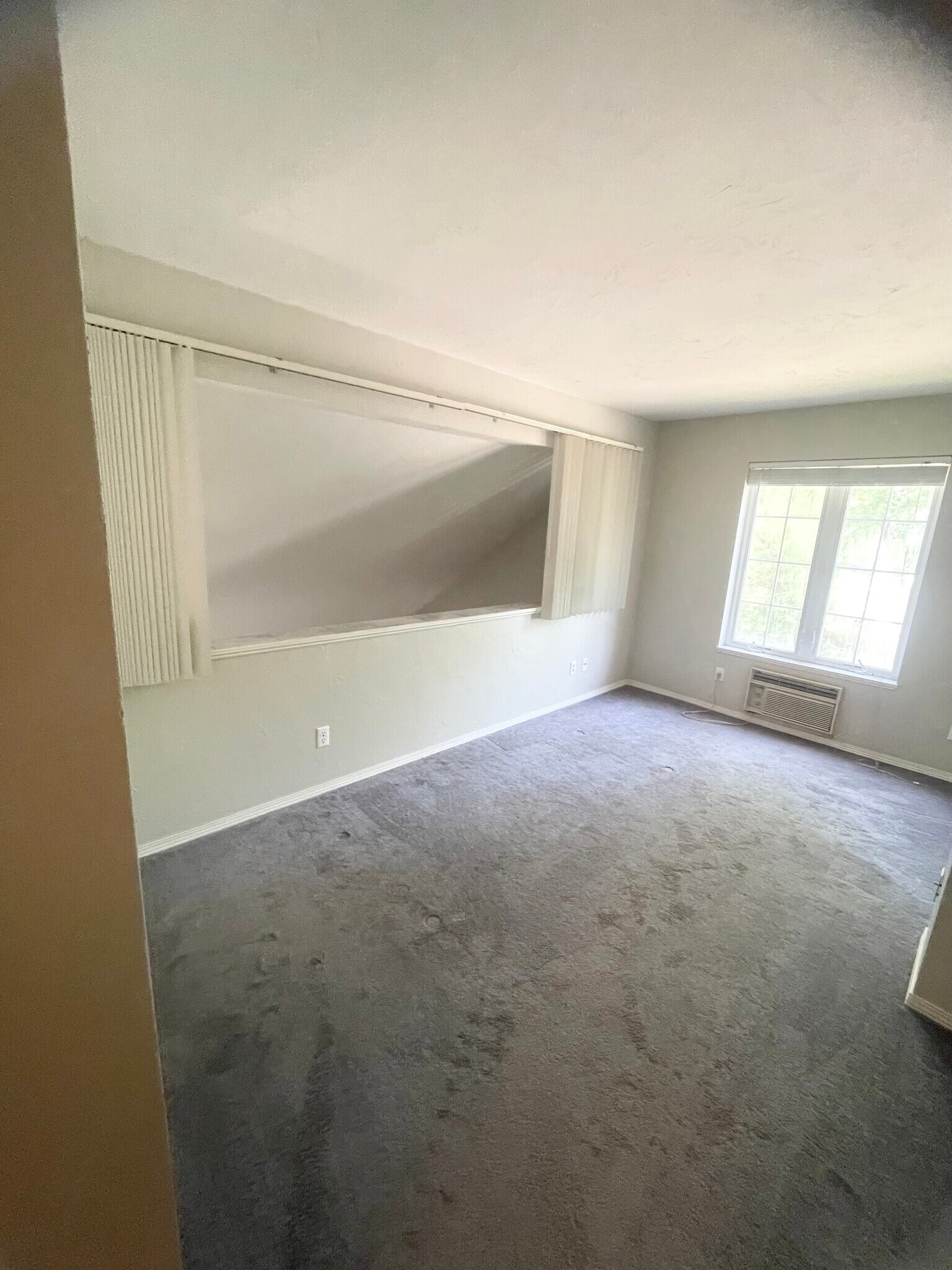 Building Photo - 2457 N Lynndale Dr