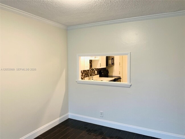 Building Photo - 2850 N Palm Aire Dr