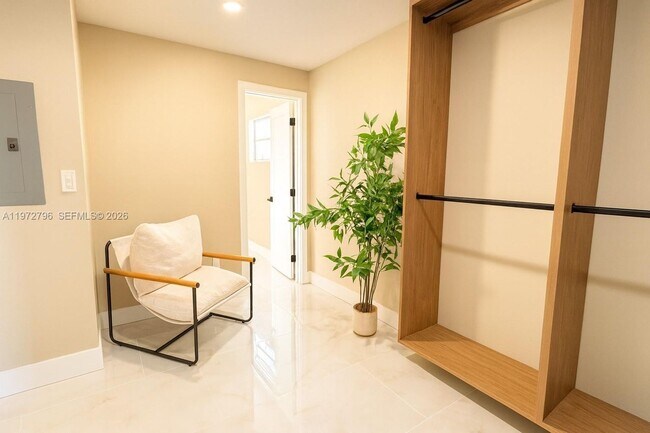 Building Photo - 1399 NE 38th St