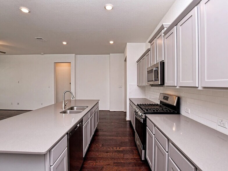 Building Photo - Room in House on Panzano Dr