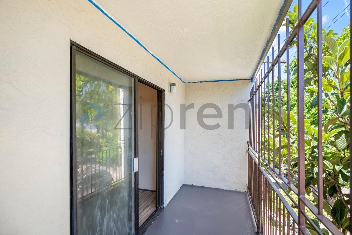 Building Photo - Unit 1