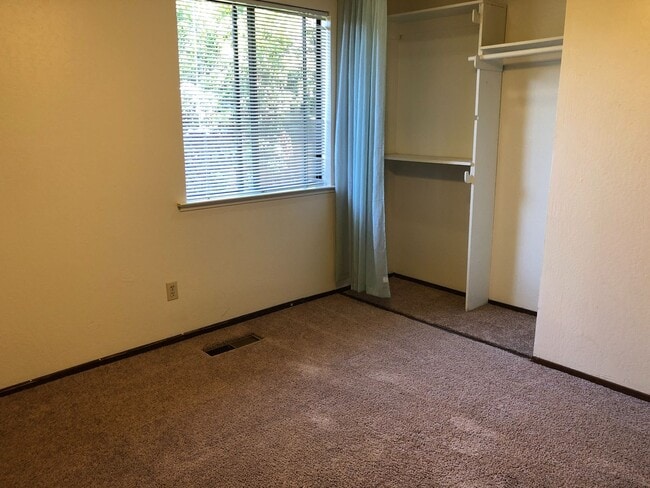 Building Photo - Alviso St