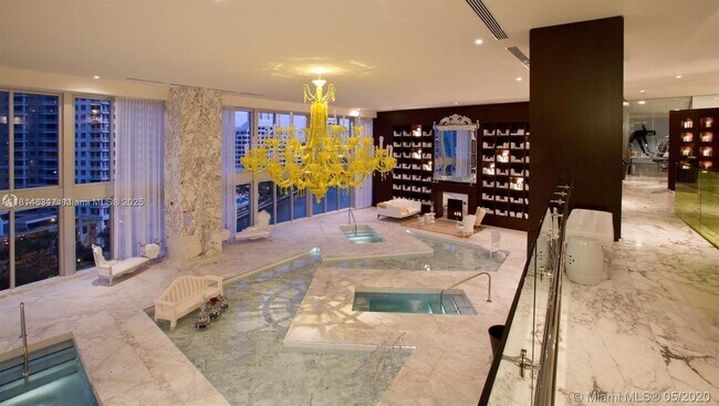 Building Photo - 495 Brickell Ave