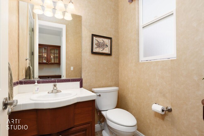 Building Photo - Beautiful home located in the gated commun...