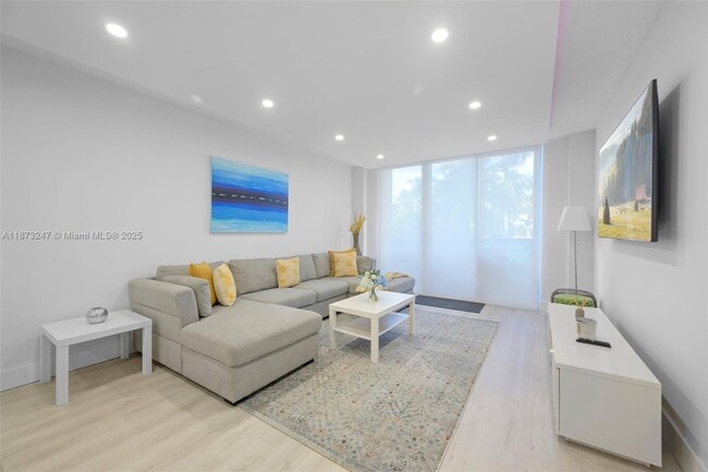 Primary Photo - 19370 Collins Ave