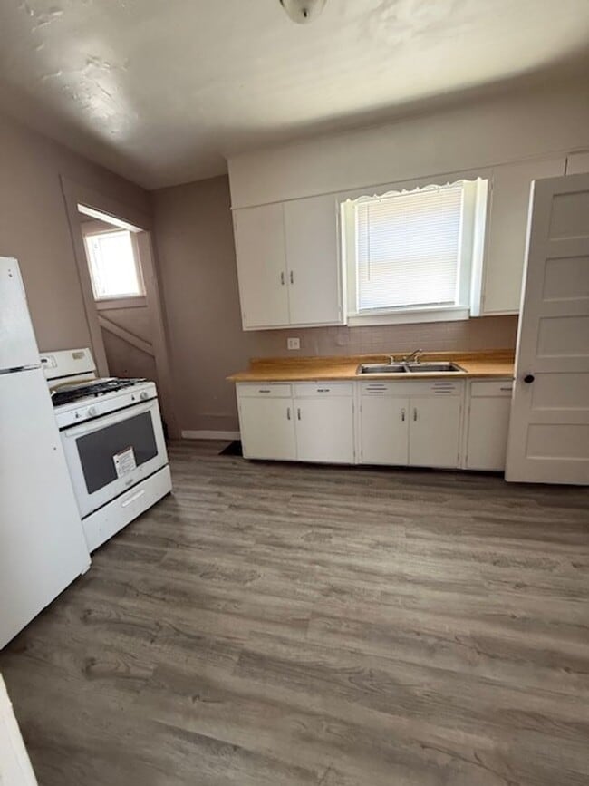 Building Photo - House for Rent 3 BR / 1 BA