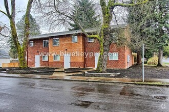 Building Photo - 3 Bed 1.5 Bath  Unit on Grand Blvd in Vanc...