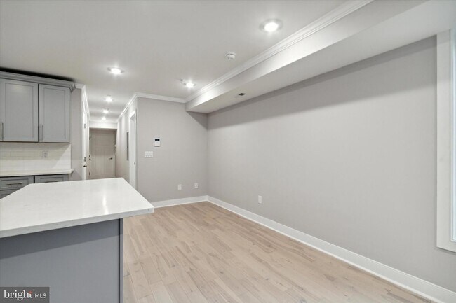 Building Photo - 5039 Pine St