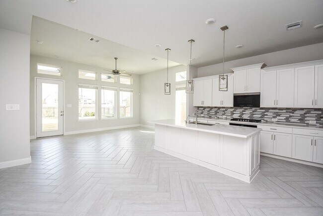 Building Photo - 2323 Birch View Ln