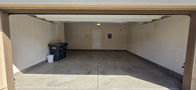 Building Photo - Beautifully maintained 2-bedroom, 2.5-bath with Loft • 1,504 sqft & 2-car garage.