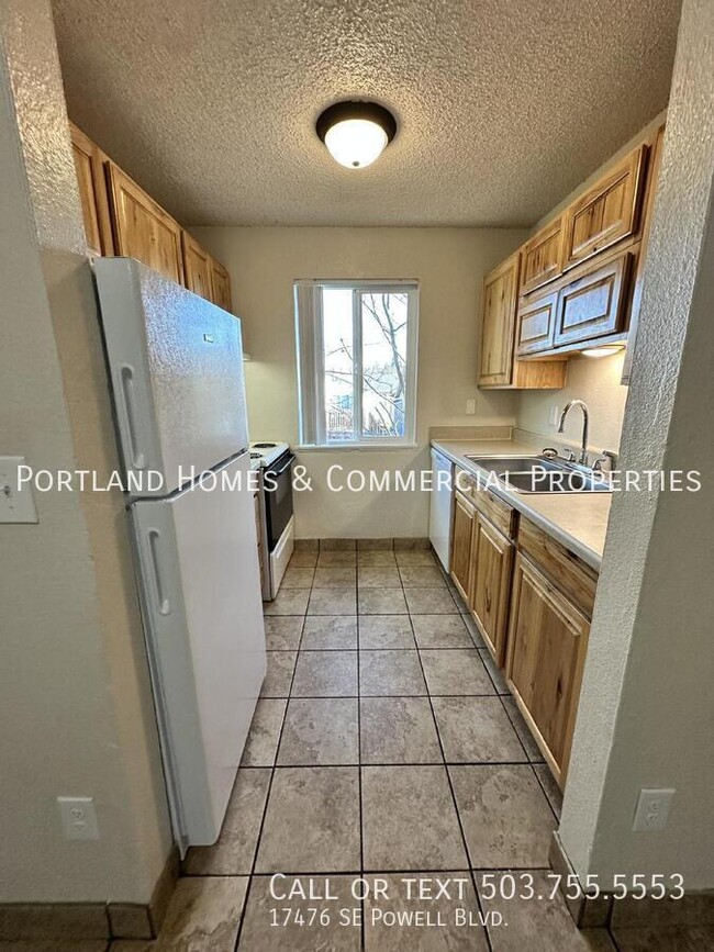 Building Photo - 3 - Bedroom Apartment, Upstairs, Near Tran...