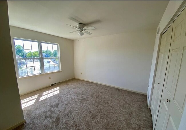Building Photo - 6605 Hollow Dr