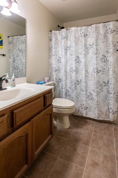 Building Photo - 2434 W Lompoc Ave