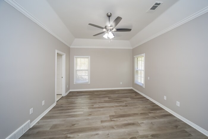 Building Photo - 554 N Sanga Rd