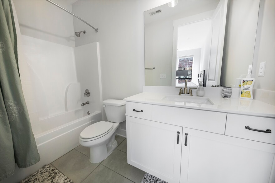 Second Bedroom Bath - 265 Castleberry Station Dr SW