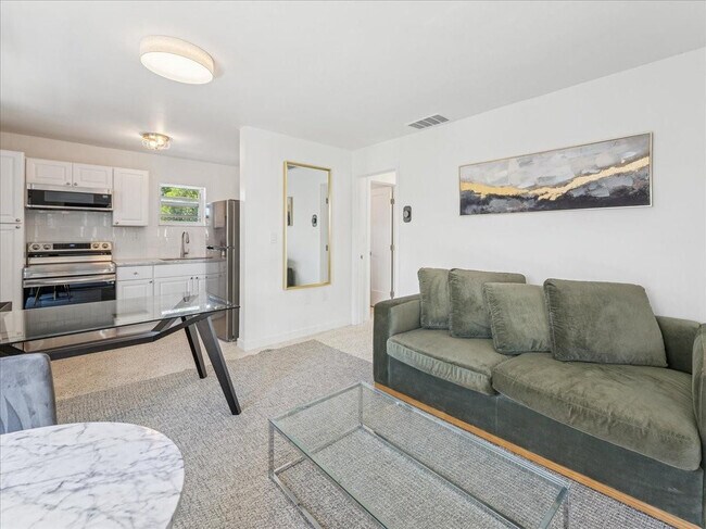 Building Photo - 421 SW 9th St