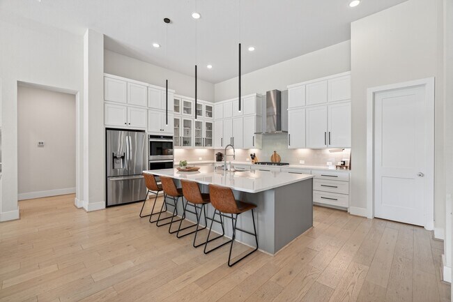 Building Photo - 10561 Lake Palmetto Dr