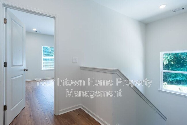 Building Photo - 2800 Mango Cir NW
