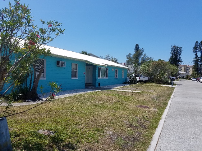 Building Photo - 13406 Boca Ciega Ave