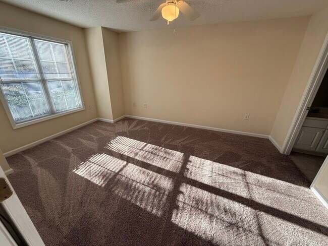 Building Photo - Beautiful 2 Bed 2 Bath Villa with 1 Car Ga...