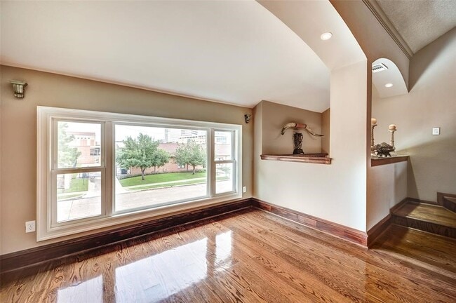 Building Photo - 5141 Del Monte Dr