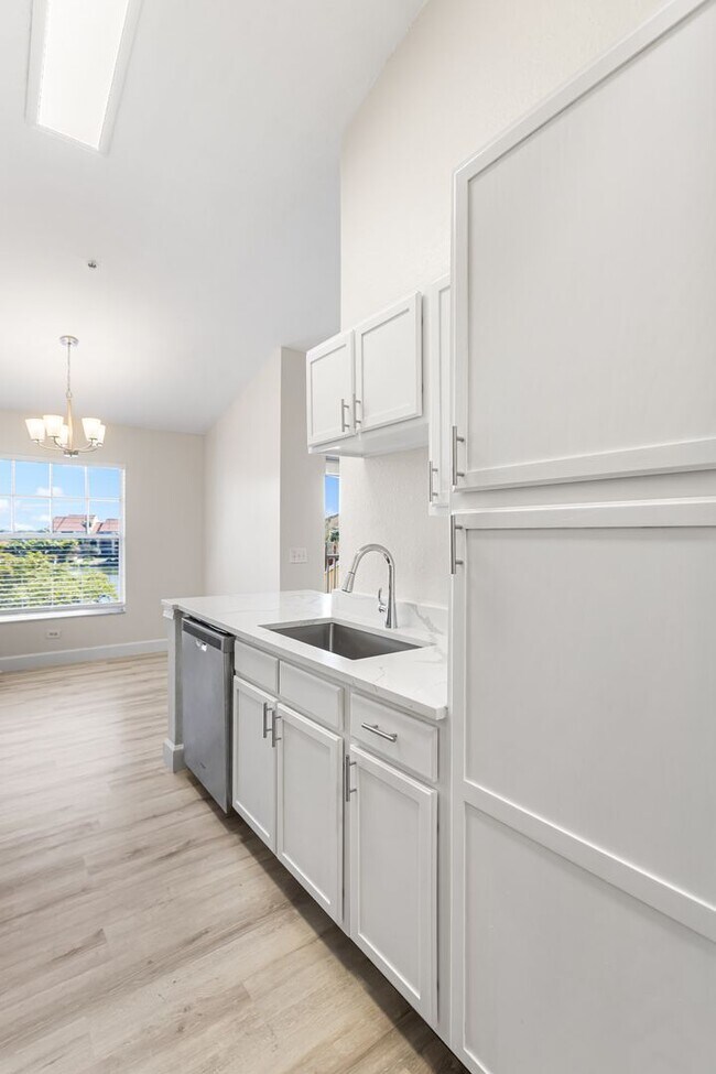 Building Photo - ** FAIRWAY PRESERVE ** 1 BED / 1 BATH CONDO - PET OK! - LAKE VIEW - NORTH NAPLES - ANNUAL RENTAL
