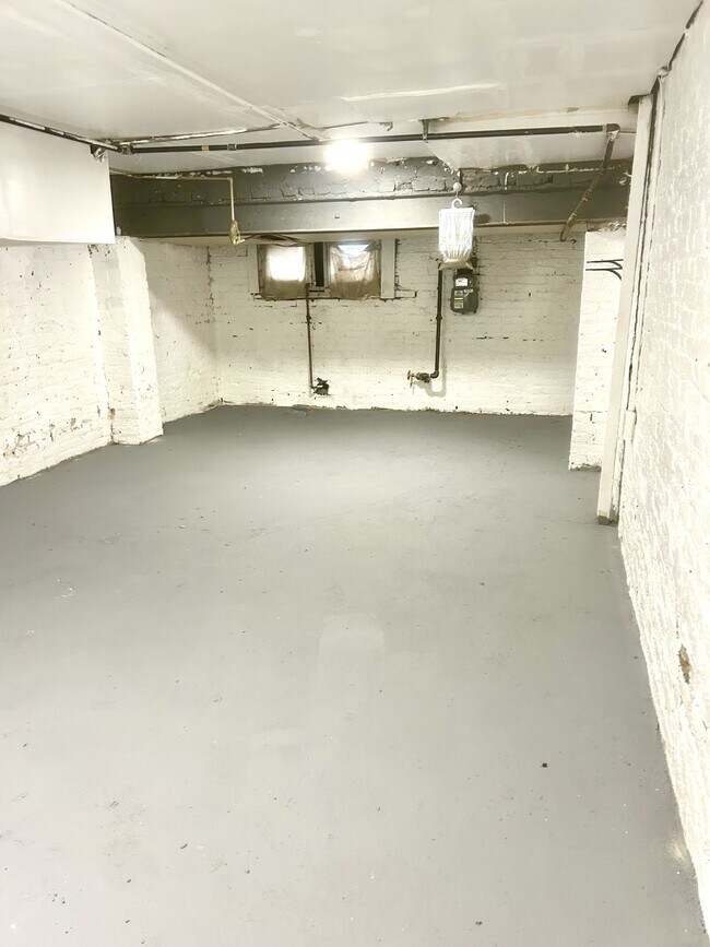 Building Photo - 1660 Normal Ave