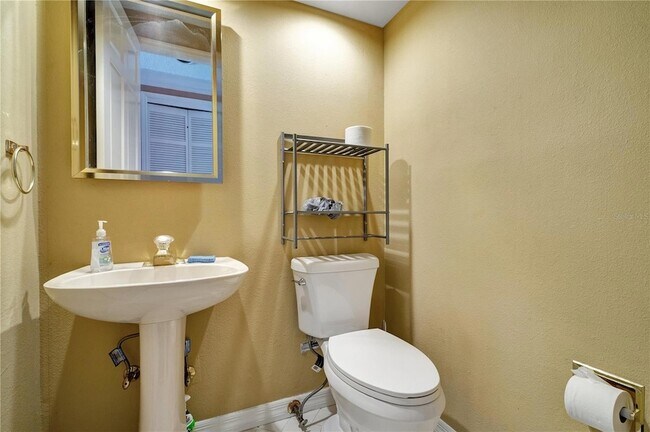 Building Photo - 6719 Fairway Cove Dr