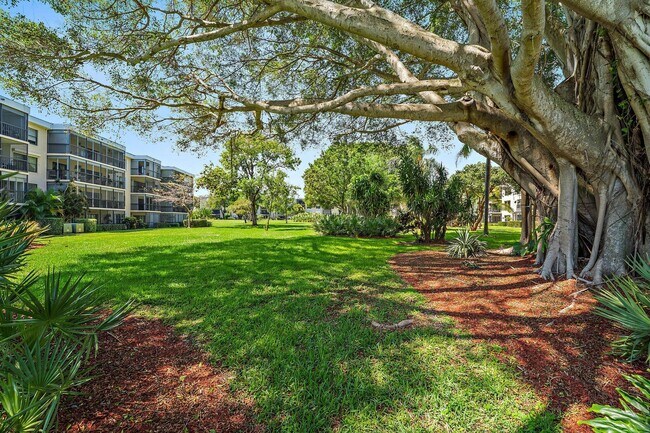 Building Photo - 300 N Hwy A1A
