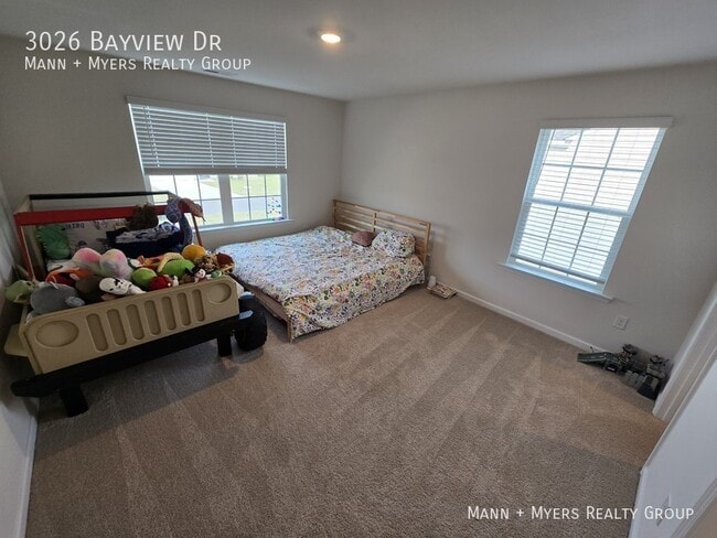 Building Photo - 3026 Bayview Dr