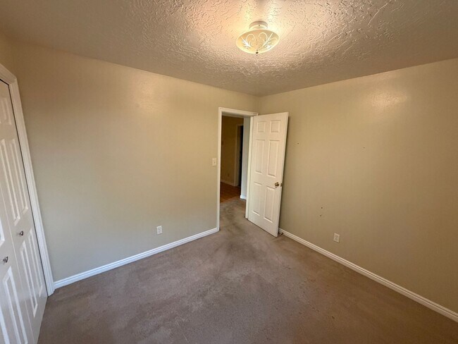 Building Photo - 479 S Palisade Dr