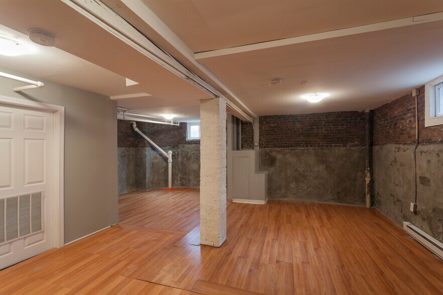 Building Photo - 38 Cherry St