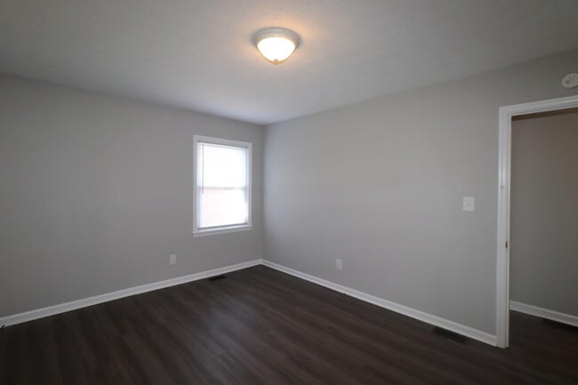 Building Photo - 318 Laurel Ln