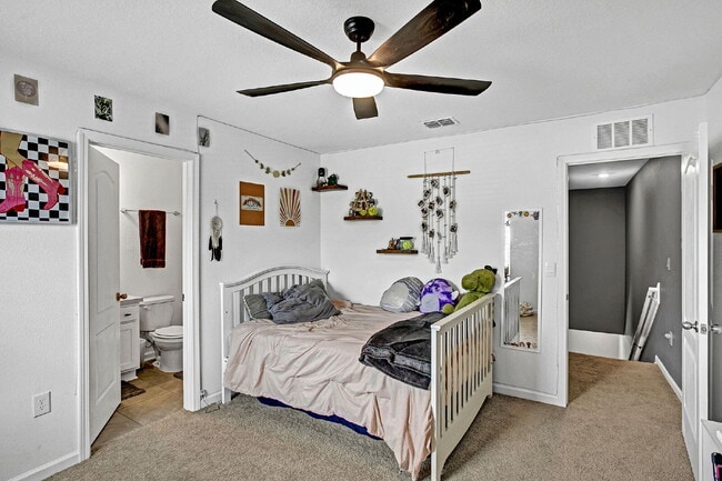 Building Photo - 2 bedroom 2.5 townhome in St. Johns for rent.