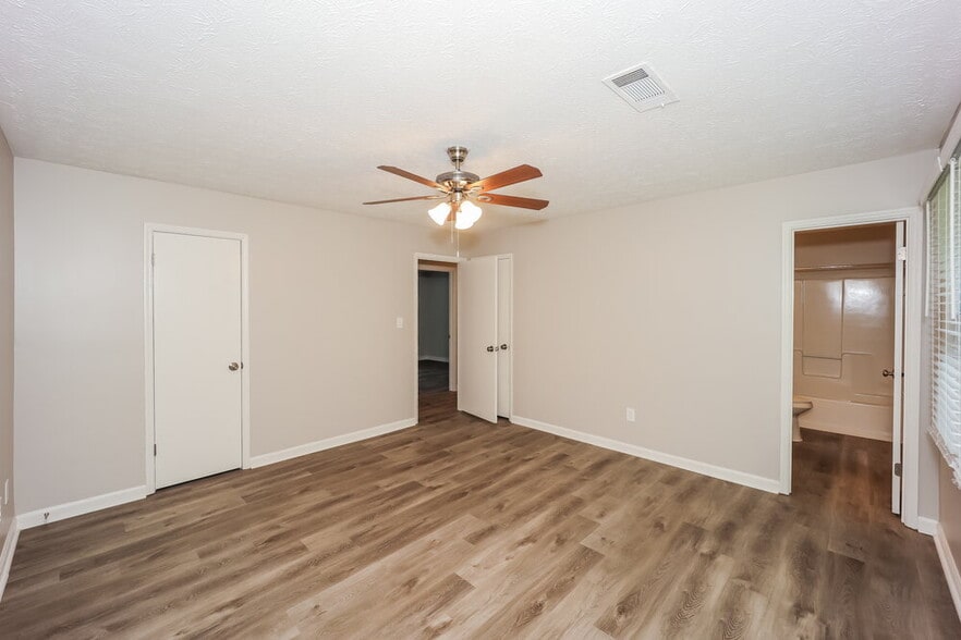 Building Photo - 4741 Cedar Lake Dr SE