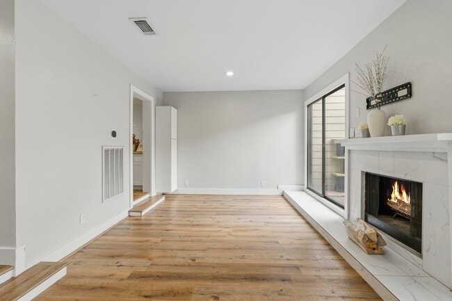 Building Photo - 1063 Country Pl Dr
