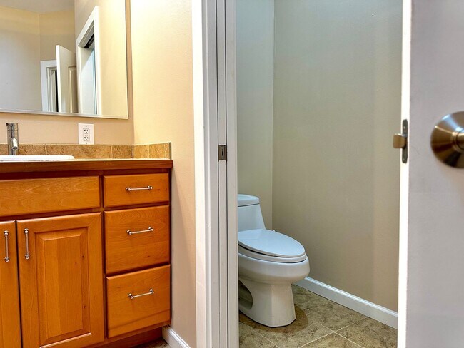 Building Photo - Rare Kent Gem, 3 BR | 3 BA | 2 DEN | 0.41 ...