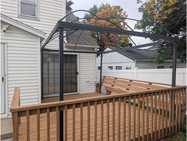 Building Photo - 5027 6th St NE