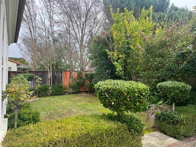 Building Photo - 2133 Watercress Pl