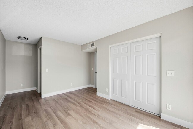 Building Photo - 2814 E Marconi Ave