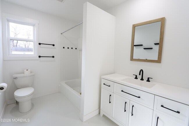 Building Photo - 21 Aster St