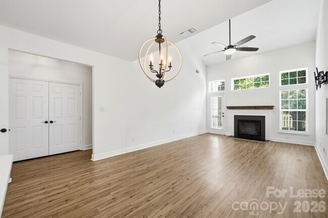 Building Photo - 4084 Holly Villa Cir