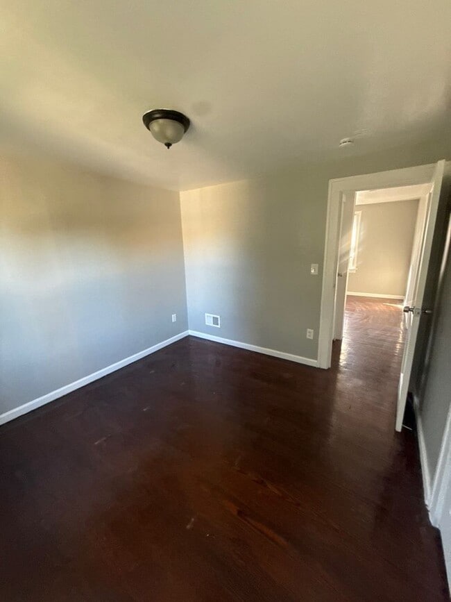 Building Photo - 4 Bedroom 2 Bath Home in Lincoln Park