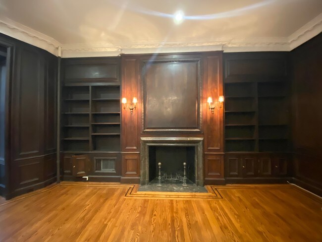 Building Photo - 169 W 76th St